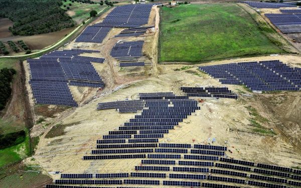 Top contractori fotovoltaice: Proiecte PREDICTIBILE. Cine livrează în România