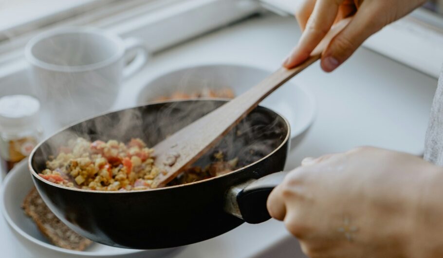 Ce semnale primim de la creier când stomacul este plin Creierul nostru are rolul principal în procesul de control al senzației de sațietate, dar modul în care recunoaște când trebuie să ne oprim din mâncat nu este încă pe deplin clar