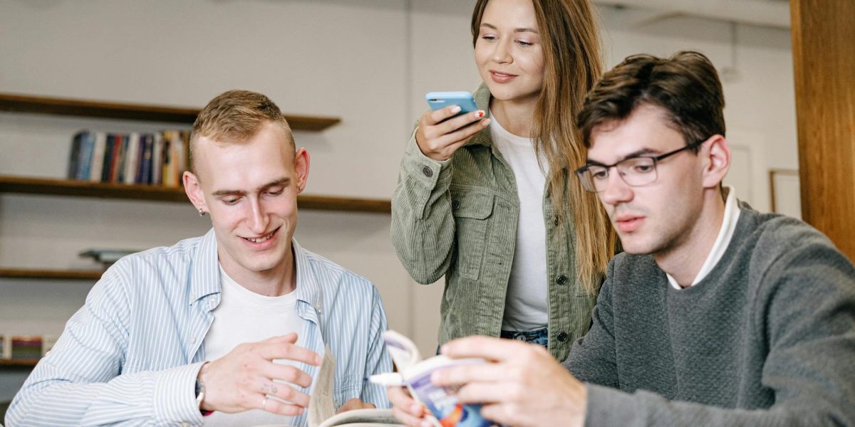 66% dintre adolescenții români își doresc un viitor financiar stabil, dar nu au acces la oportunități de dezvoltare a inteligenței financiare