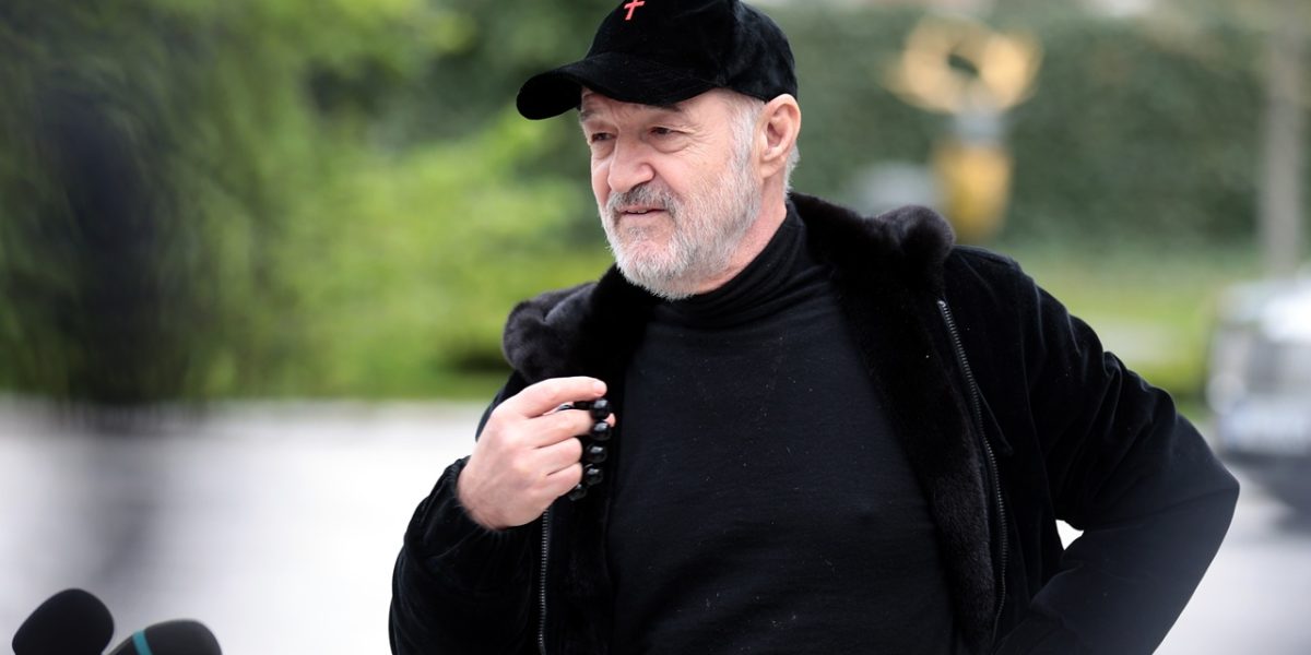 Gigi Becali rămâne optimist cu privire la posibilitatea de a-l convinge pe Mirel Rădoi să continue pe banca FCSB, în ciuda faptului că antrenorul a anunțat că va ajuta echipa doar până la sfârșitul sezonului actual