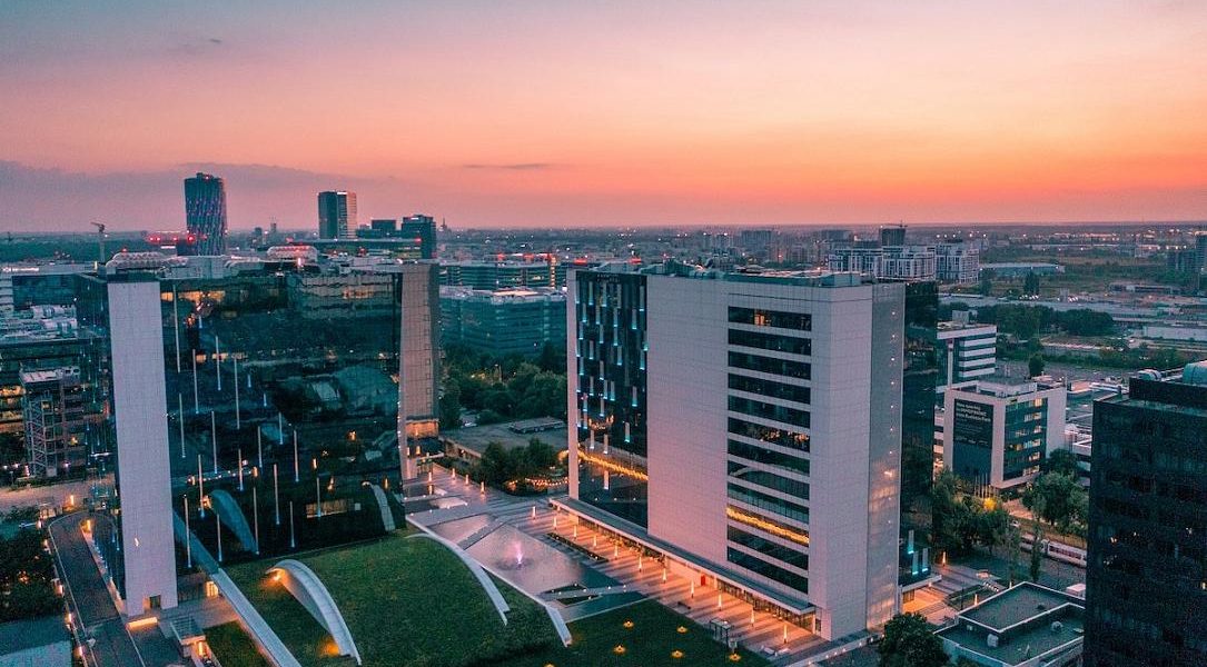 Lagardère Travel Retail își reînnoiește contractul de închiriere pentru sediul din Globalworth Campus Lagardère Travel Retail, un jucător important pe piața de retail de călătorie din România, a decis să își mențină sediul central în Globalworth Campus din București, reînnoind contractul de închiriere pentru o suprafață de 2.300 de metri pătrați