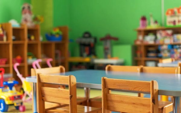 Bătaie și anchetă la o grădiniță din Craiova: Copiii, puși să se confrunte! Ce a povestit o fetiță îngrozită