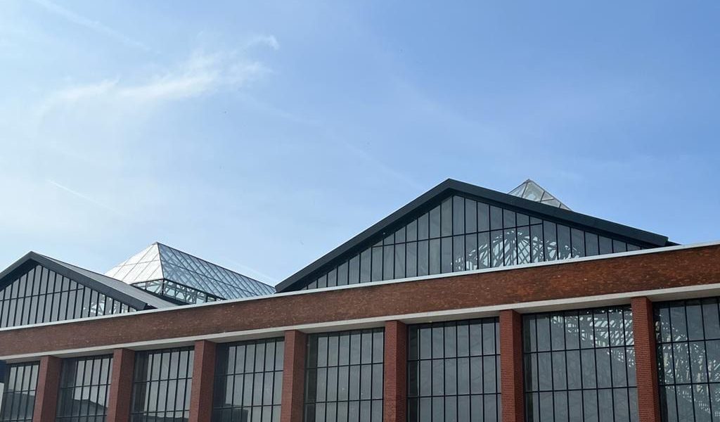 Uși „de lux” de 4.000€, „evaporate” la Hala Laminor. Prejudiciu uriaș în Sectorul 3