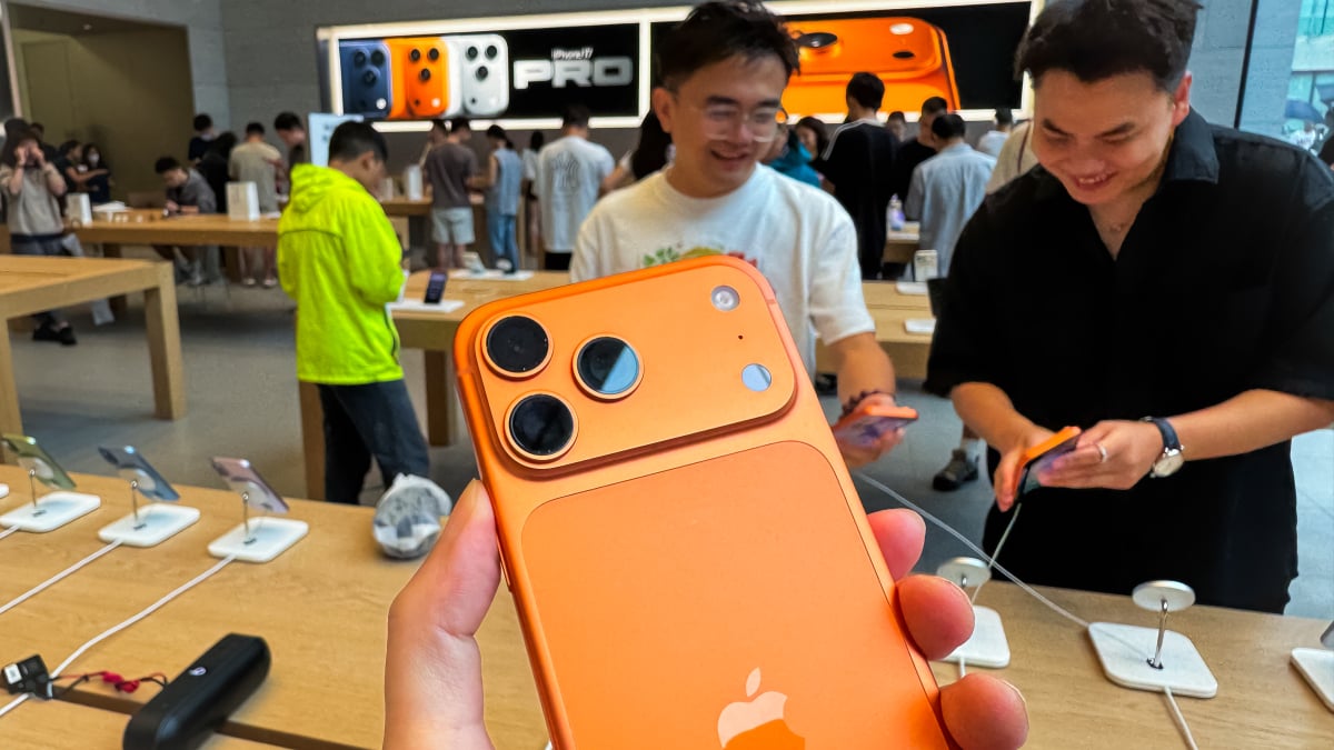 Apple nu va lansa un iPhone 18 Pro în variante negre, conform unor informații recente, deși acest lucru pare să dezamăgească fanii mărcii