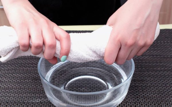 Află cum scazi tensiunea arterială: trucul simplu cu un prosop