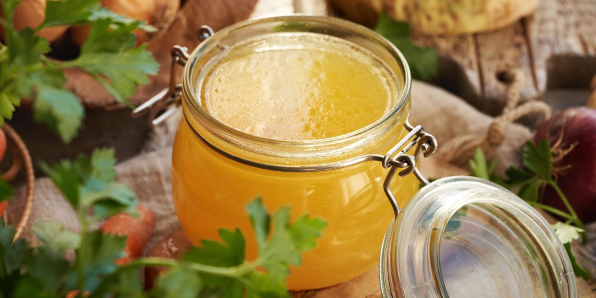 Supe, ciorbe și povești: De ce zeama caldă e-n ADN-ul fiecărei culturi