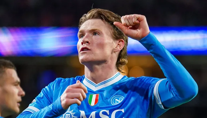 Meciul pentru poziția a doua în Serie A se anunță a fi unul palpitant, confruntarea dintre Napoli și AC Milan fiind programată la Stadio Maradona pentru luni seară