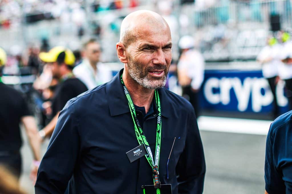ZINÉDINE ZIDANE a devenit în sfârșit noul selecționer al echipei naționale de fotbal a Franței, după negocieri intense și multiple speculații în ultimele luni