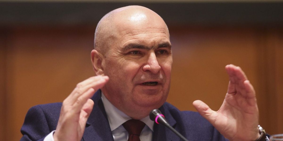 Consilier BNR îl apără pe Bolojan: „Ilie sărăcie” – o jignire nedreaptă?