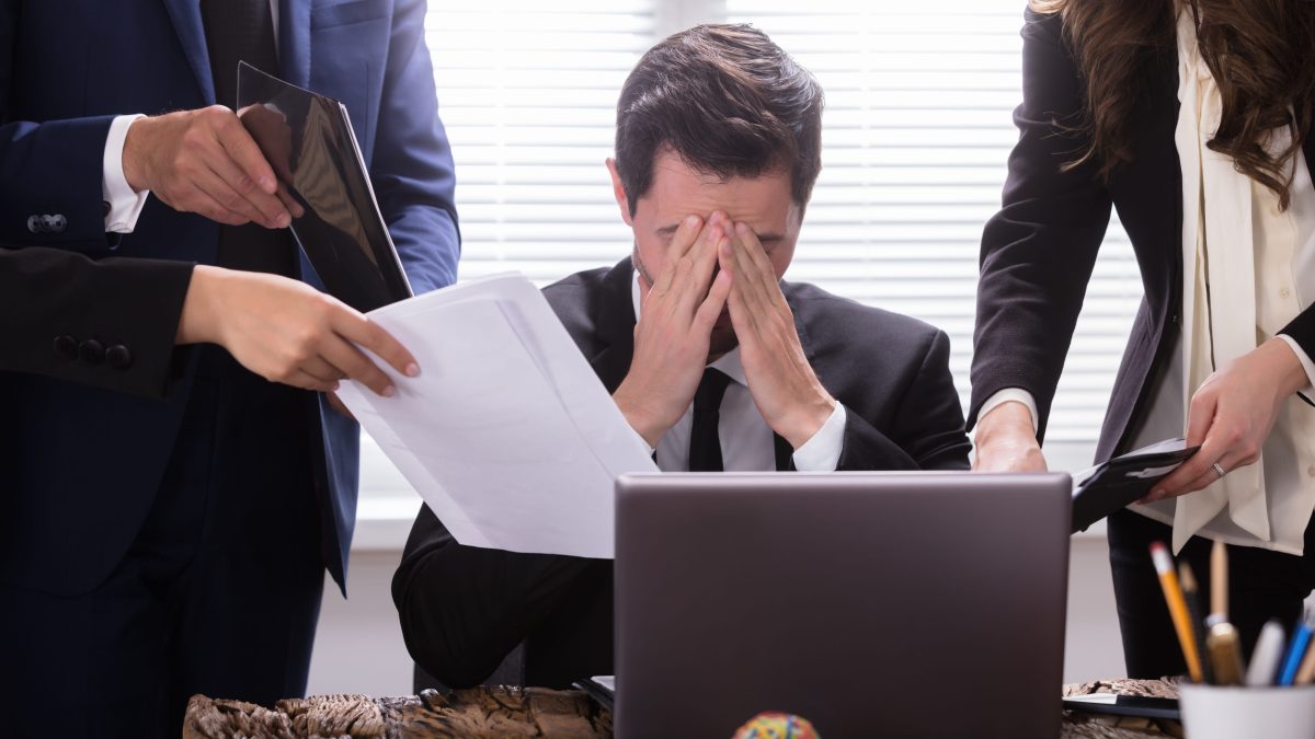 Epuizare în creștere: Managerii, pe marginea prăpastiei. Soluțiile companiilor