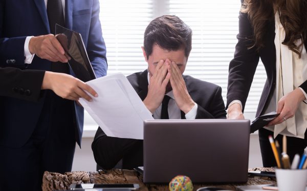 Epuizare în creștere: Managerii, pe marginea prăpastiei. Soluțiile companiilor