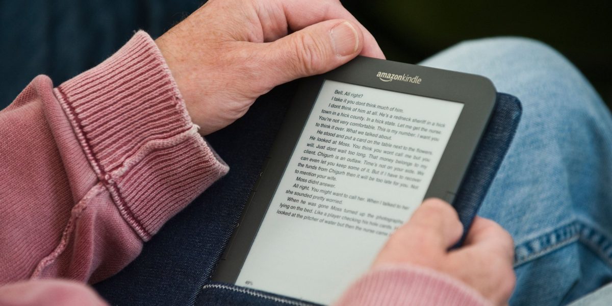 Amazon Taie Accesul La Conținut Pentru Kindle-urile Vechi: Termen Limită, 2026 Amazon a anunțat că va sista suportul tehnic pentru dispozitivele Kindle lansate înainte de 2012