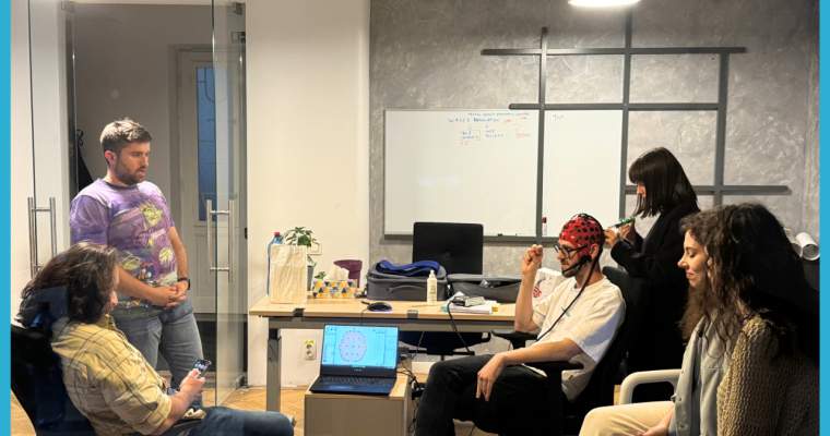 Un startup românesc promite un somn mai bun, nu doar monitorizare prin ceas inteligent Un nou startup din România, WakeZ, dezvoltat de un medic, își propune să revoluționeze modul în care ne raportăm la somn