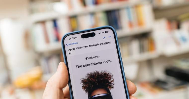 Primele generații de produse tech lansate pe piața globală au fost adesea marcate de limitări și compromisuri, iar acest fapt se menține și în cazul modelelor recente de telefoane pliabile, smartphone-uri și laptopuri