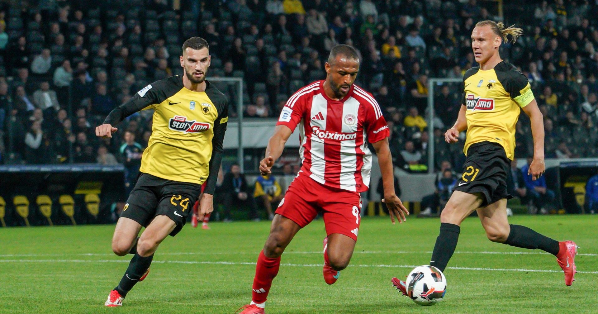 Olympiacos va primi duminică seara vizita rivalei AEK Atena într-un meci de mare încărcătură în prima etapă a play-off-ului campionatului grec