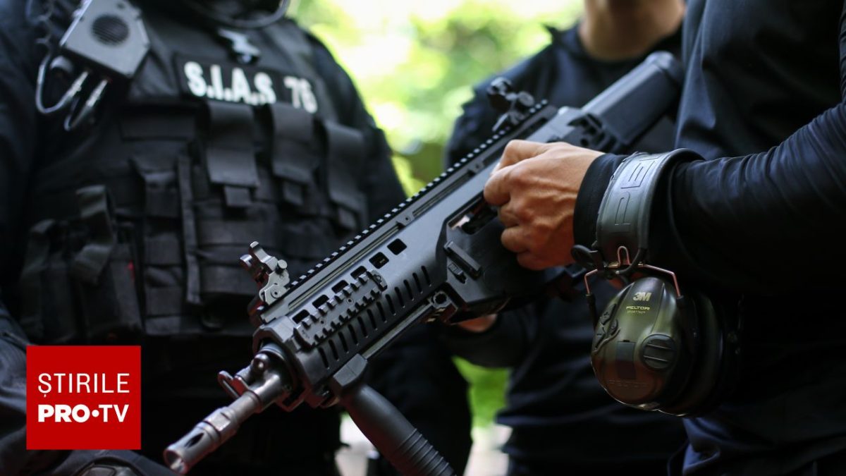 Rebeliune la Mizil: Localnici furioși au atacat Poliția, cu muzica la maxim pe stradă
