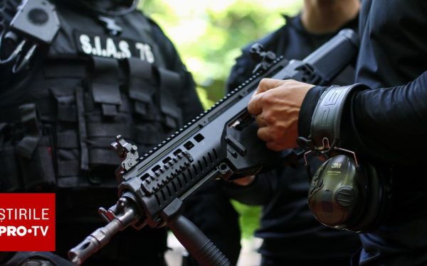 Rebeliune la Mizil: Localnici furioși au atacat Poliția, cu muzica la maxim pe stradă