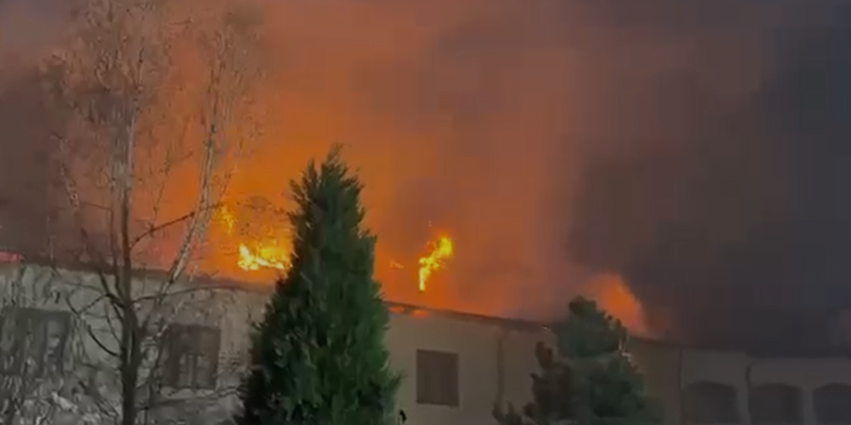 Incendiu devastator la Mănăstirea Bistrița din Vâlcea, zece autospeciale au intervenit