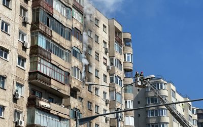 O femeie de 39 de ani a fost reținută pentru 24 de ore, fiind acuzată de incendierea unui bloc din Sectorul 2 al Capitalei, eveniment soldat cu decesul unei victime