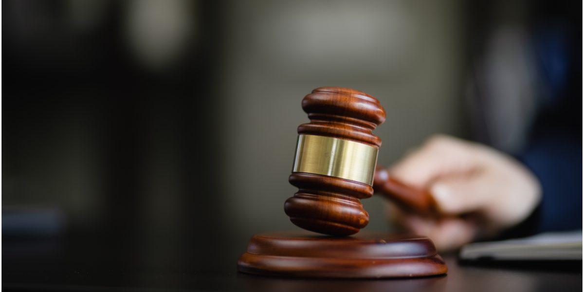 DNA Pitești a trimis în judecată mai mulți funcționari publici și firme într-un dosar de fraudă privind achiziția de clădiri Procurorii Direcției Naționale Anticorupție (DNA) Pitești au trimis în judecată directoarea DGASPC Argeș, Eftime Tatiana, adjuncta acesteia, Gogoașe Adela, vicepreședintele Consiliului Județean Argeș, Nicolaescu Marius-Florinel, și arhitectul șef al orașului Ștefănești, Neagu Adrian