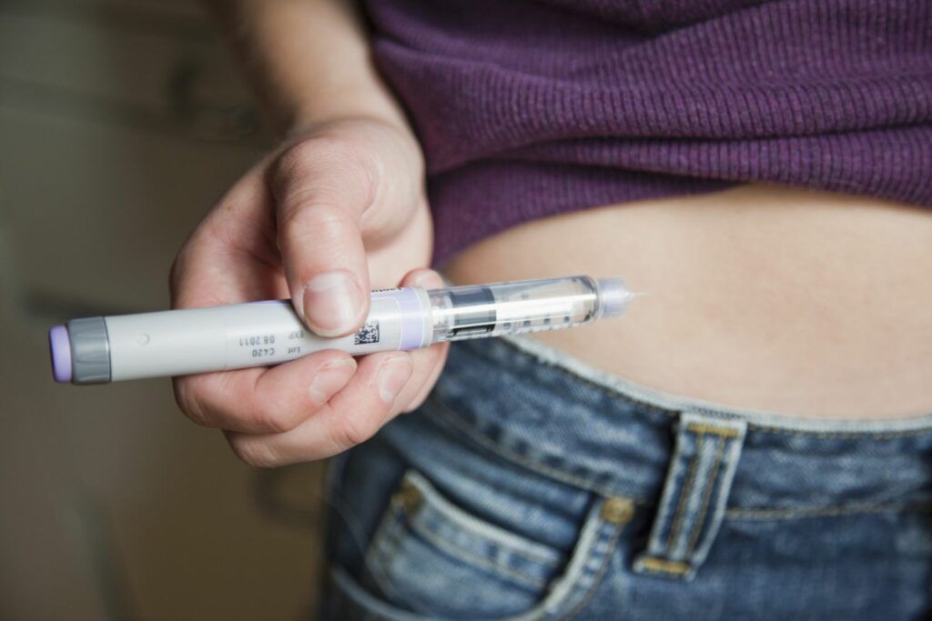Două medicamente frecvent prescrise pentru diabetul de tip 2, folosite pentru controlul glicemiei, ar putea crește riscul de evenimente cardiovasculare majore, inclusiv atac de cord, accident vascular cerebral (AVC) și insuficiență cardiacă