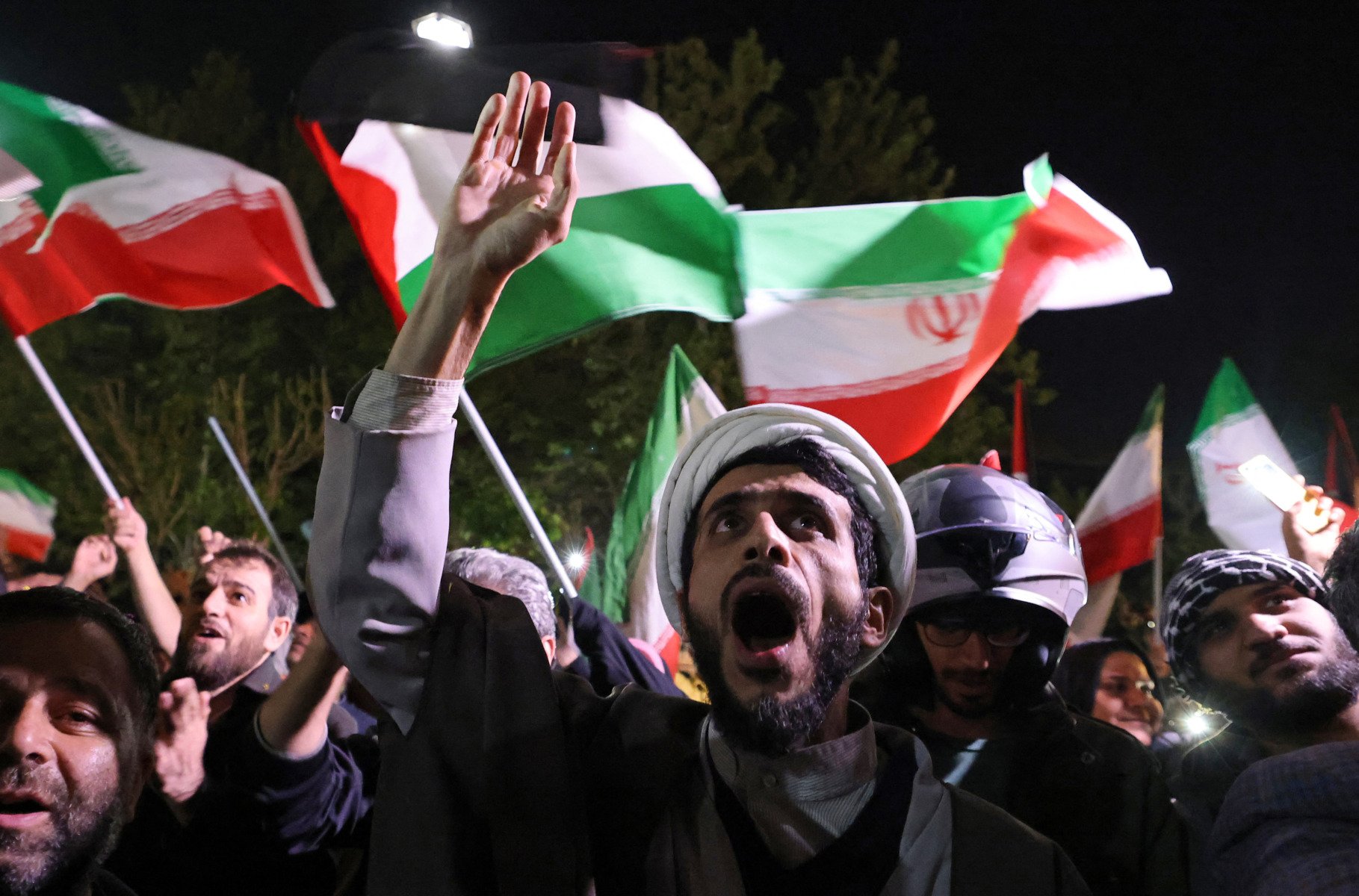 Iranul suspendă legăturile diplomatice cu SUA înainte de ultimatumul lui Trump Iranul a decis să întrerupă toate contactele diplomatice directe cu Statele Unite în contextul tensiunilor crescute în regiune
