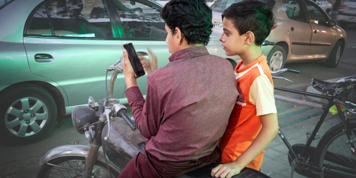 Iranul începe recrutarea de copii pentru război