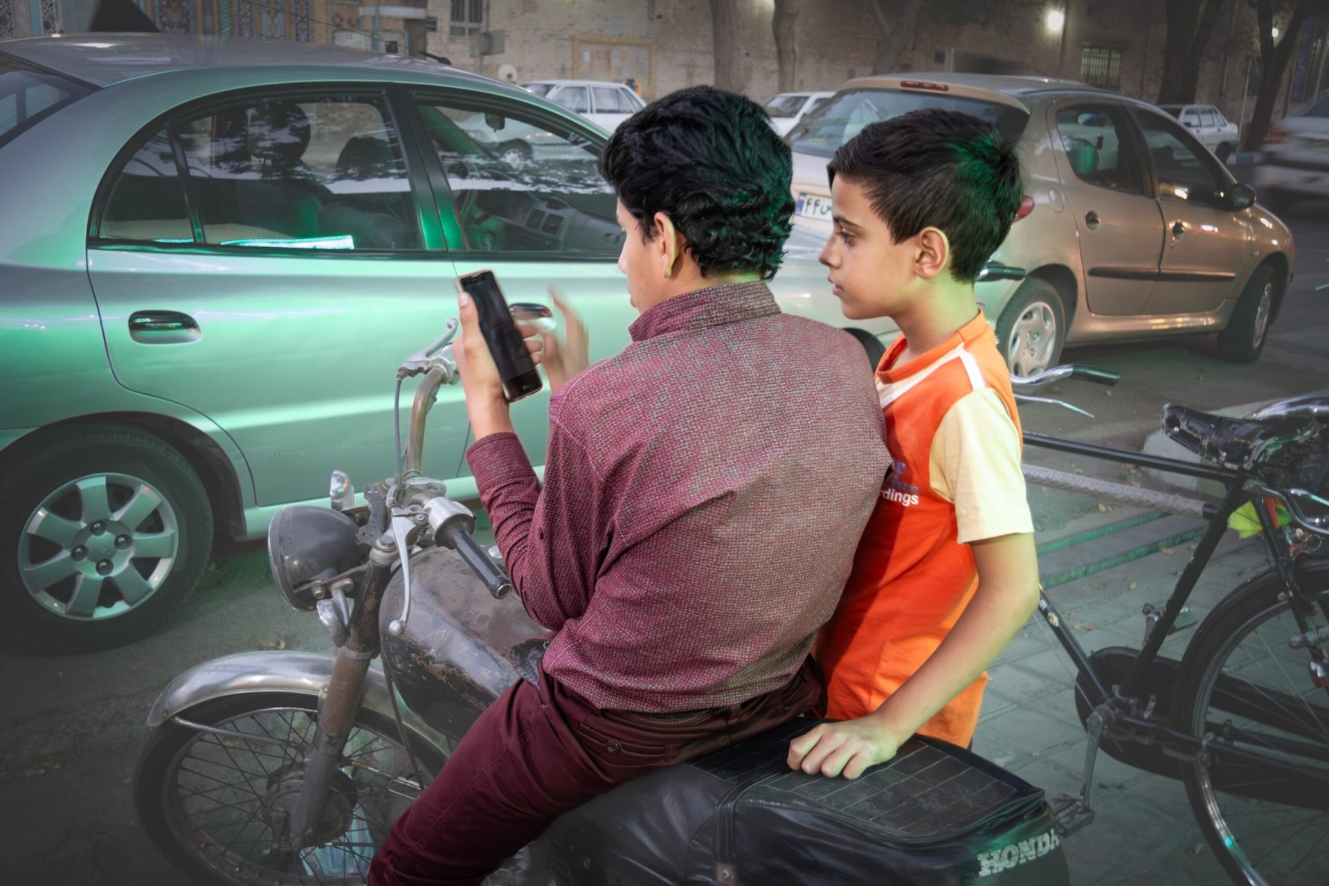 Iranul începe recrutarea de copii pentru război