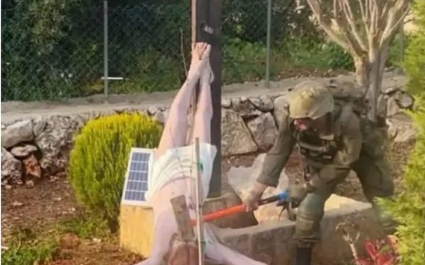 Armata israeliană, scandal uriaș: Soldat lovind o statuie a lui Iisus, confirmat