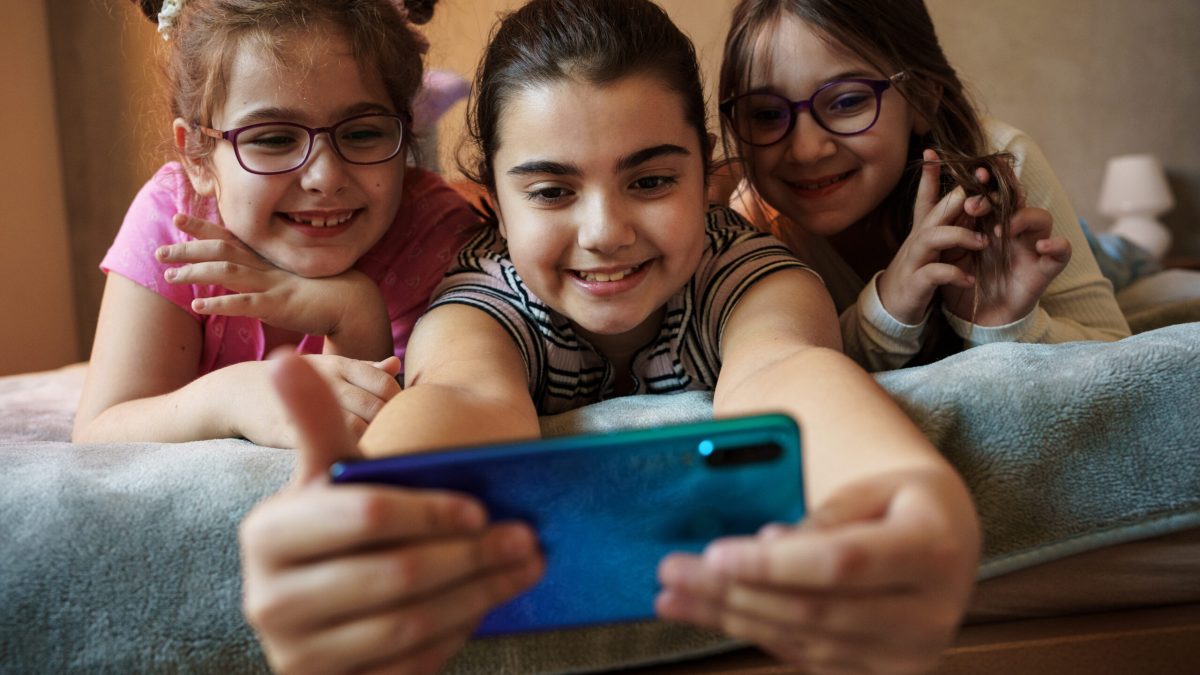 Canada: Interzicerea rețelelor sociale pentru minori, pe model european