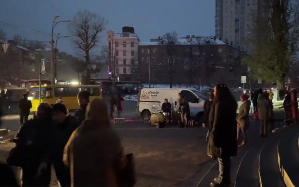 Atentat terorist la Kiev: Focuri de armă și ostatici, victime pe stradă