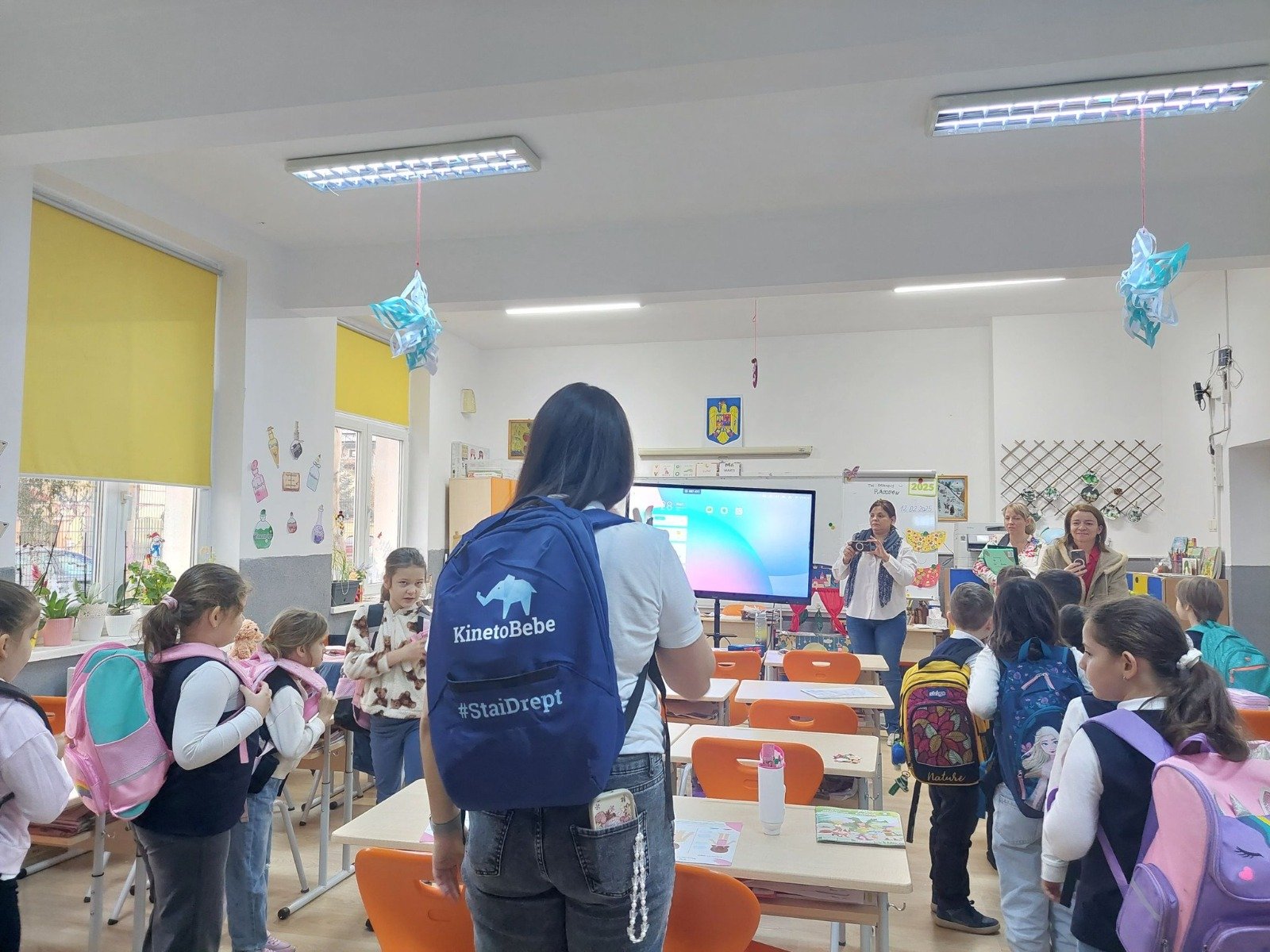 Părinți și educatori, atenție: Postura CORECTĂ la școlari