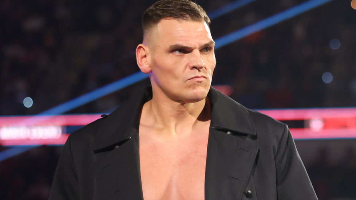 GUNTHER, cu ajutorul lui Bron Breakker, îl pune la pământ pe Seth Rollins la WrestleMania 42