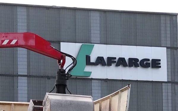 Lafarge, găsită vinovată de finanțarea terorismului în Siria