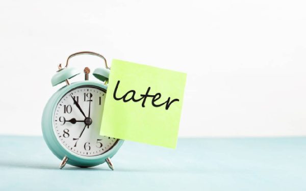 De ce amânăm, chiar dacă știm că ne afectează: Psihologii explică