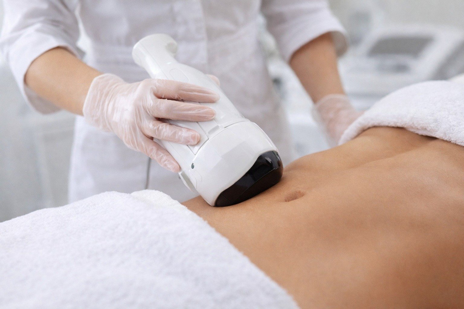 Liposucția nechirurgicală Liposonix, o alternativă modernă pentru reducerea grăsimii Reducerea grăsimii localizate fără bisturiu și fără anestezie devine din ce în ce mai accesibilă și acceptată în domeniul esteticii corporale