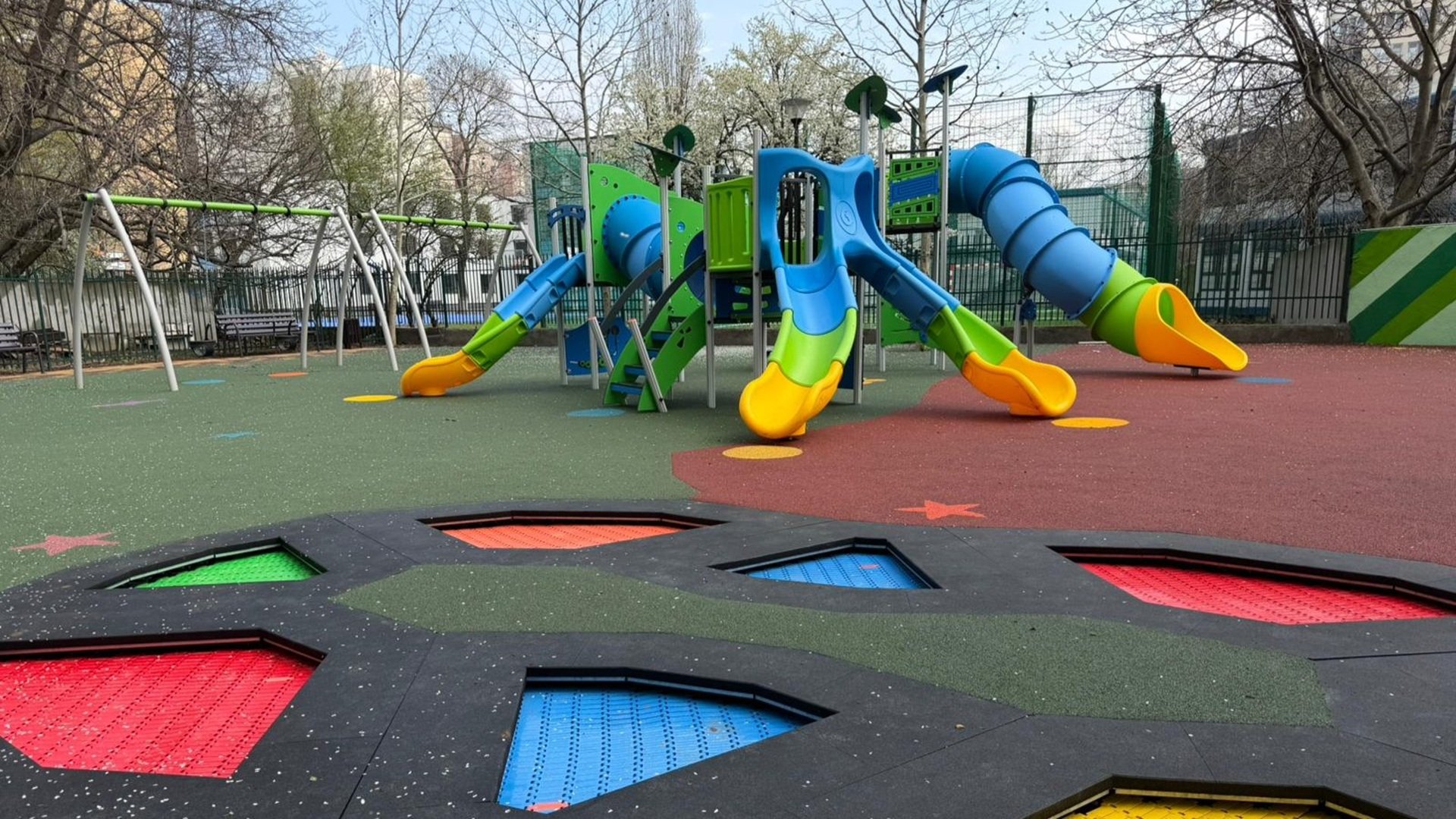 Un nou parc de joacă în Sectorul 6 al Capitalei a fost finalizat și dat în folosință sâmbătă, 4 aprilie 2026, pe strada Cetatea Histria nr