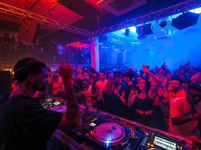 Scădere dramatică: Proprietarii de cluburi din Londra revoluționează noaptea