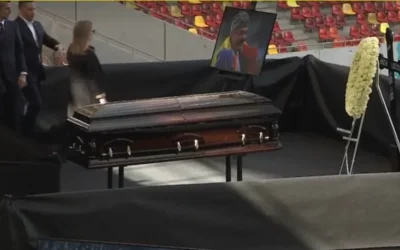 Sicriul lui Mircea Lucescu, depus la Arena Națională Sicriul cu corpul neînsuflețit al fostului selecționer al echipei naționale de fotbal a României, Mircea Lucescu, a fost depus miercuri la Arena Națională din București