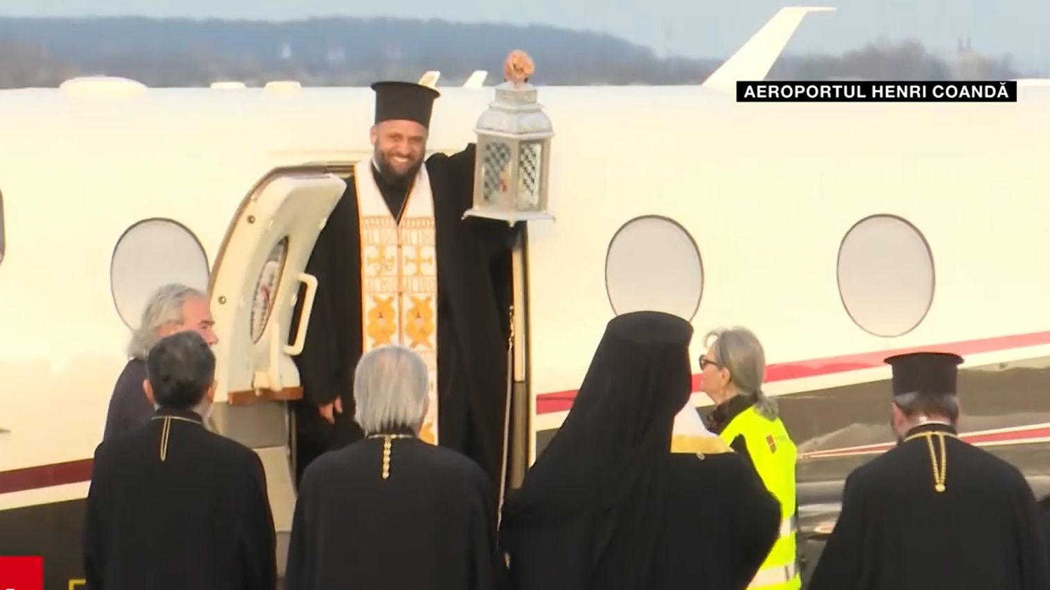 Lumina Sfântă a ajuns în România. Mesajul: „Ea deschide calea adevărului” (VIDEO)