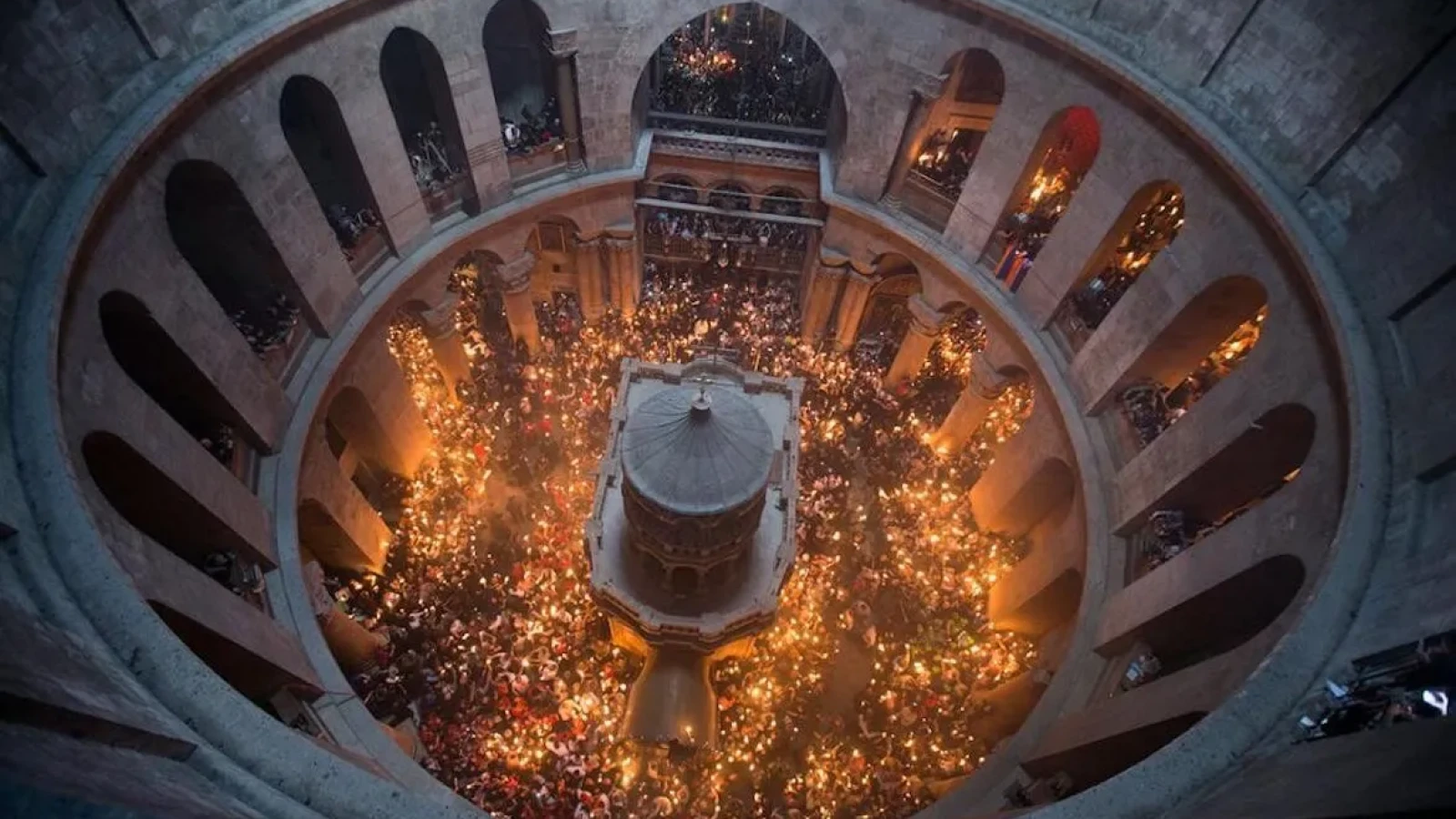 Anul 1101, o dată învăluită în mister, ridică semne de întrebare asupra ritualului Luminii Sfinte, un eveniment cu o tradiție seculară