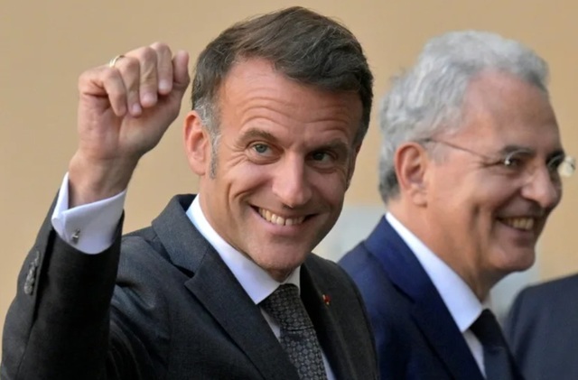 Președintele francez Emmanuel Macron a sosit joi la Roma, urmând să fie primit vineri de către Papa Francisc, la aproape un an de la alegerea primului Papă american și pe fondul conflictului din Orientul Mijlociu, unde ambii lideri pledează pentru o soluție diplomatică