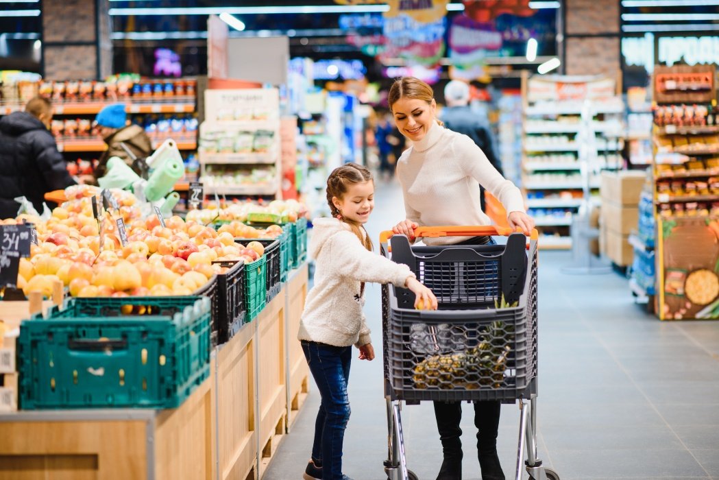 Programul supermarketurilor de Paște 2026: orar special pentru cumpărături de ultim moment Supermarketurile din România își adaptează orarul pentru perioada sărbătorilor Pascale din 2026, oferind clienților posibilitatea de a face cumpărături în condiții mai flexibile