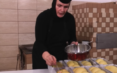 Cozonaci de la Mănăstirea Adam: Rețeta-secret care înviază Paștele!