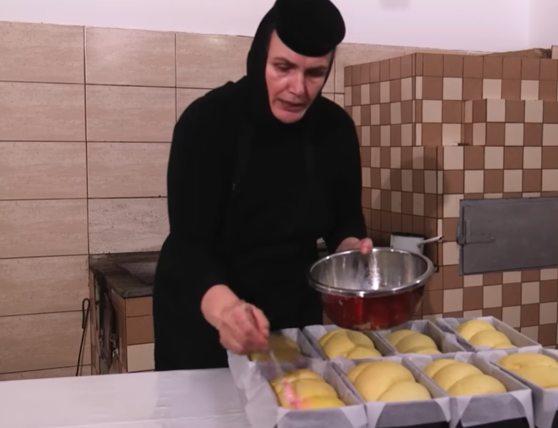 Cozonaci de la Mănăstirea Adam: Rețeta-secret care înviază Paștele!