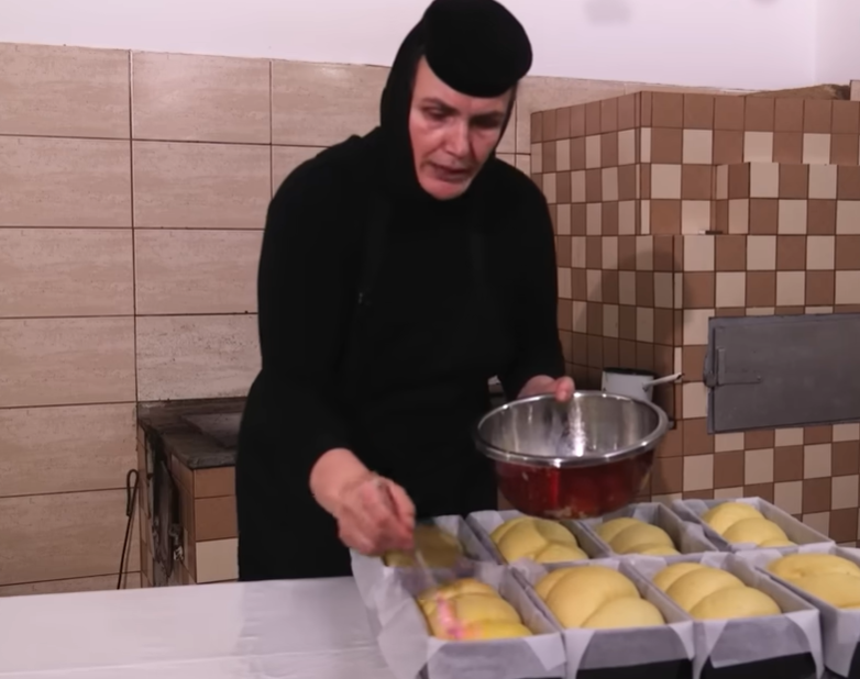 Cozonaci de la Mănăstirea Adam: Rețeta-secret care înviază Paștele!