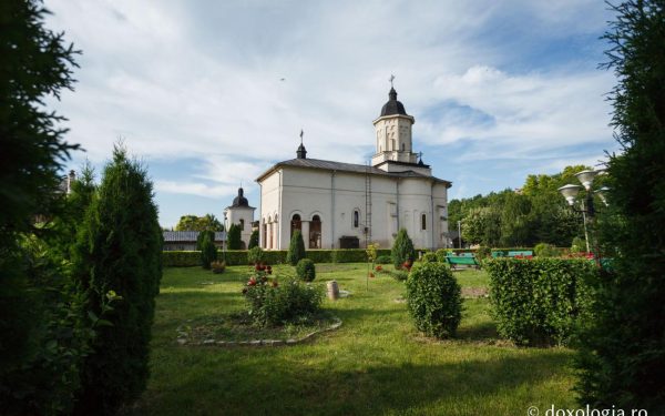 Hram la Mănăstirea Hlincea: Mii de credincioși așteptați la Iași
