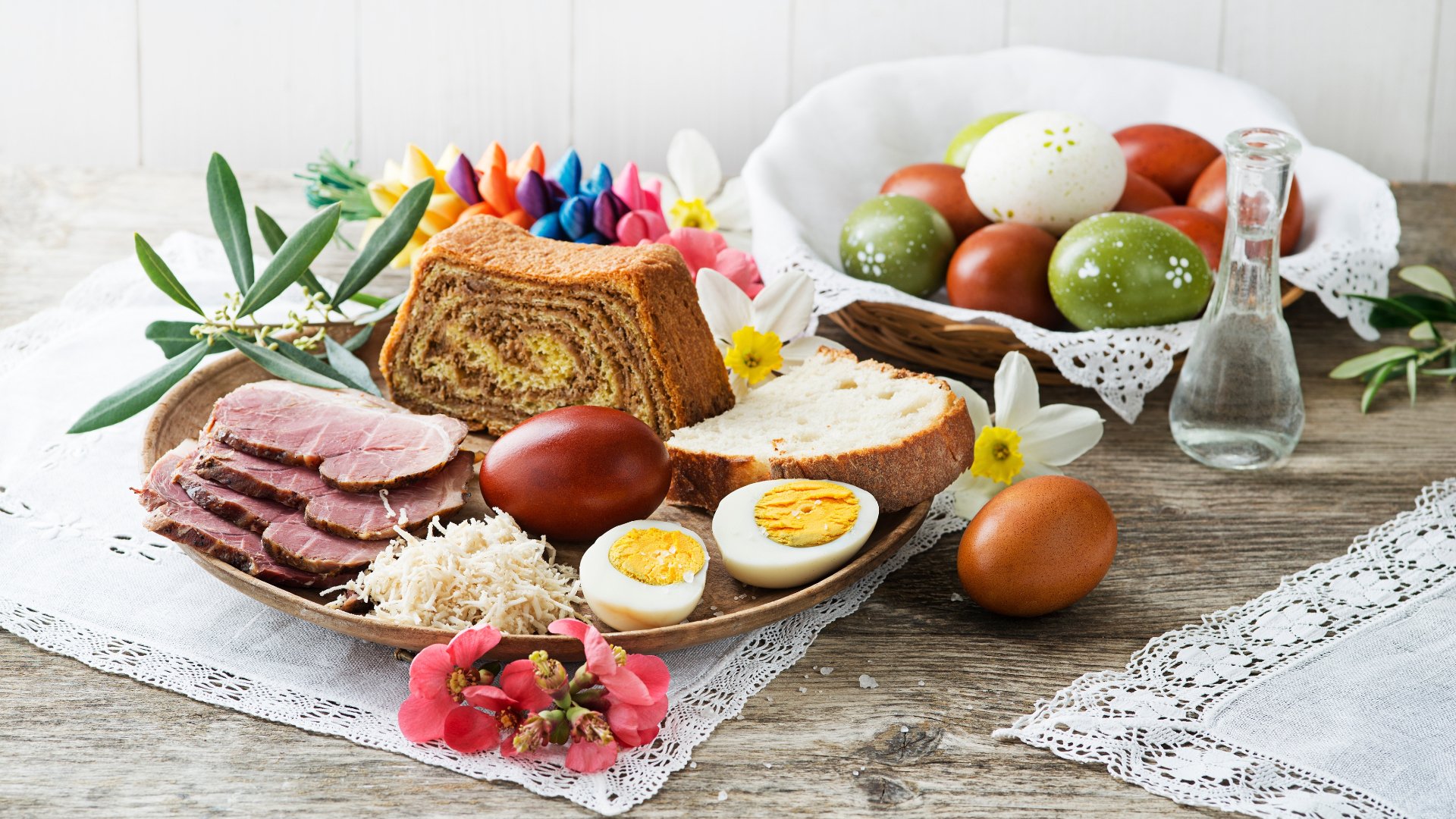 Masa de Paște, un simbol al bucuriei. Arhiepiscopul Clujului, mesaj emoționant