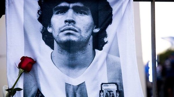 Nevinovat, strigă medicul lui Maradona, în procesul morții legendei