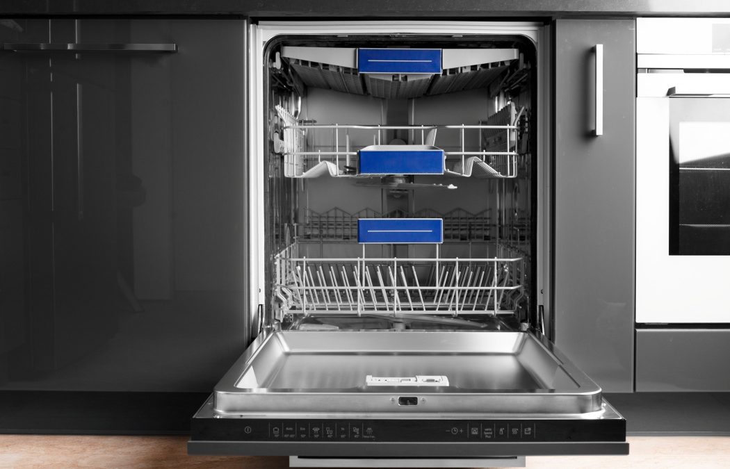 Greșeala epică făcută de mulți români: Ce NU faci la spălat vase